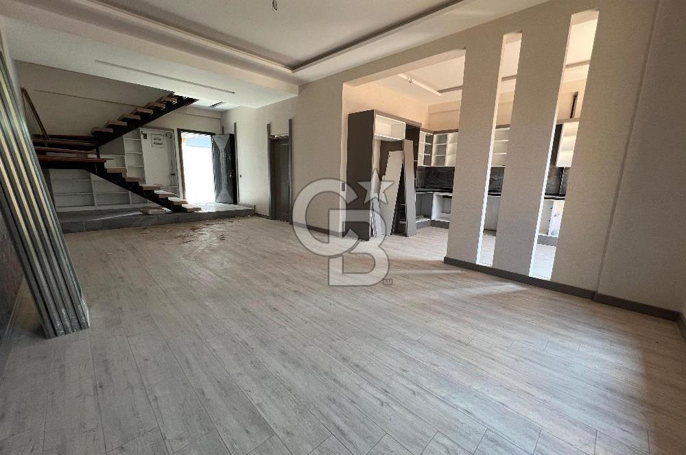 MERSİN ÇANKAYA KUYULUK’TA SATILIK 4+1 BAHÇELİ TRİPLEX VİLLA – GENİŞ TERASLI, OTOPARKLI, LÜKS SİTE İÇİNDE