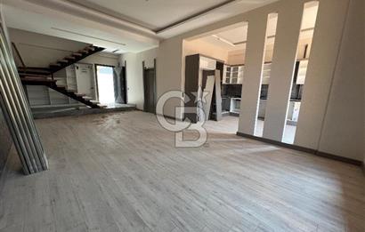 MERSİN ÇANKAYA KUYULUK’TA SATILIK 4+1 BAHÇELİ TRİPLEX VİLLA – GENİŞ TERASLI, OTOPARKLI, LÜKS SİTE İÇİNDE