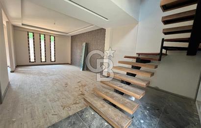 MERSİN ÇANKAYA KUYULUK’TA SATILIK 4+1 BAHÇELİ TRİPLEX VİLLA – GENİŞ TERASLI, OTOPARKLI, LÜKS SİTE İÇİNDE