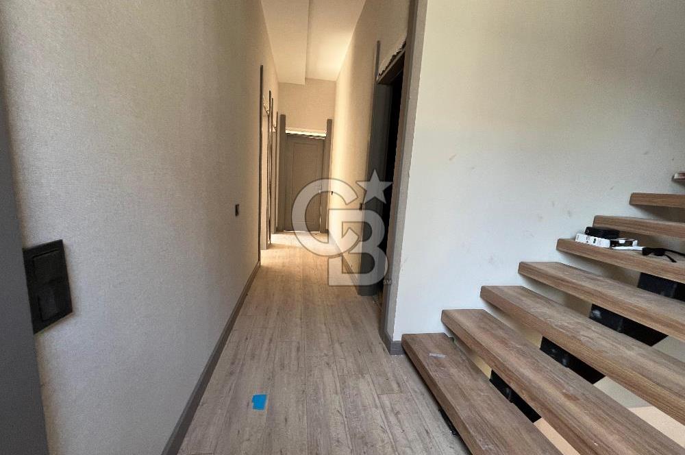MERSİN ÇANKAYA KUYULUK’TA SATILIK 4+1 BAHÇELİ TRİPLEX VİLLA – GENİŞ TERASLI, OTOPARKLI, LÜKS SİTE İÇİNDE