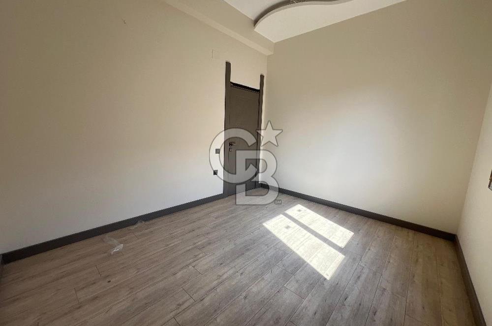 MERSİN ÇANKAYA KUYULUK’TA SATILIK 4+1 BAHÇELİ TRİPLEX VİLLA – GENİŞ TERASLI, OTOPARKLI, LÜKS SİTE İÇİNDE