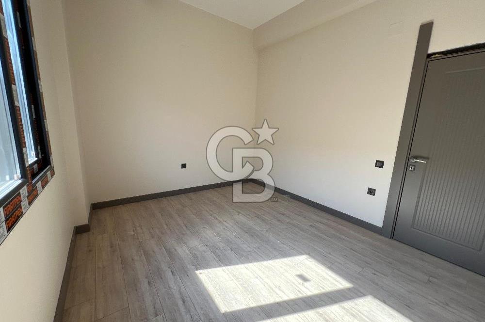 MERSİN ÇANKAYA KUYULUK’TA SATILIK 4+1 BAHÇELİ TRİPLEX VİLLA – GENİŞ TERASLI, OTOPARKLI, LÜKS SİTE İÇİNDE