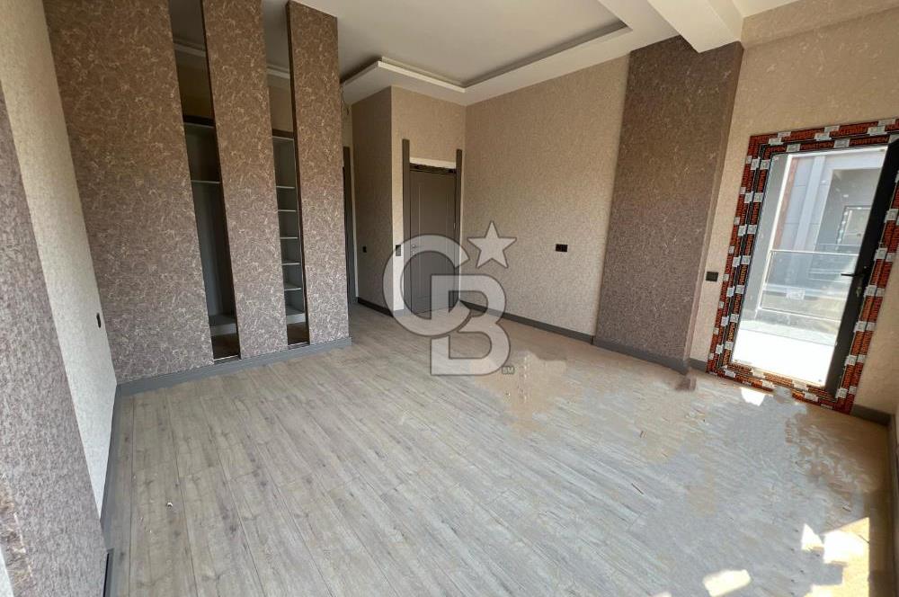 MERSİN ÇANKAYA KUYULUK’TA SATILIK 4+1 BAHÇELİ TRİPLEX VİLLA – GENİŞ TERASLI, OTOPARKLI, LÜKS SİTE İÇİNDE