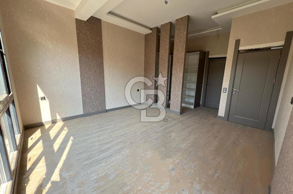 MERSİN ÇANKAYA KUYULUK’TA SATILIK 4+1 BAHÇELİ TRİPLEX VİLLA – GENİŞ TERASLI, OTOPARKLI, LÜKS SİTE İÇİNDE