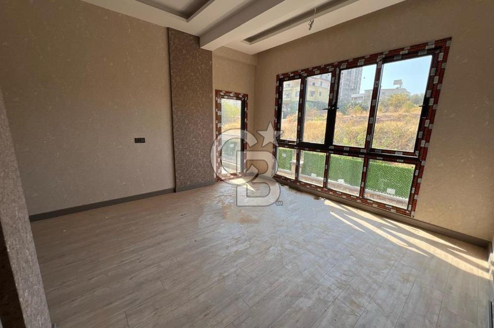 MERSİN ÇANKAYA KUYULUK’TA SATILIK 4+1 BAHÇELİ TRİPLEX VİLLA – GENİŞ TERASLI, OTOPARKLI, LÜKS SİTE İÇİNDE