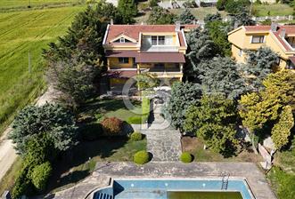 BÜYÜKÇEKMECE KUMBURGAZ'DA 2.784 M² ARSA İÇİNDE MÜSTAKİL VİLLA