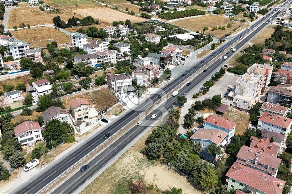 BÜYÜKÇEKMECE KUMBURGAZ E5 CEPHE 555 M² ARSA 