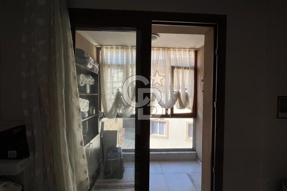 Karşıyaka’da Tersane Karşısında Deniz Manzaralı Satılık 3+1 Daire
