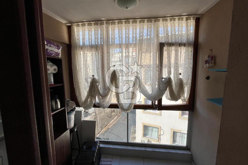 Karşıyaka’da Tersane Karşısında Deniz Manzaralı Satılık 3+1 Daire