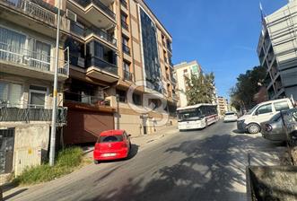 Karşıyaka’da Tersane Karşısında Deniz Manzaralı Satılık 3+1 Daire