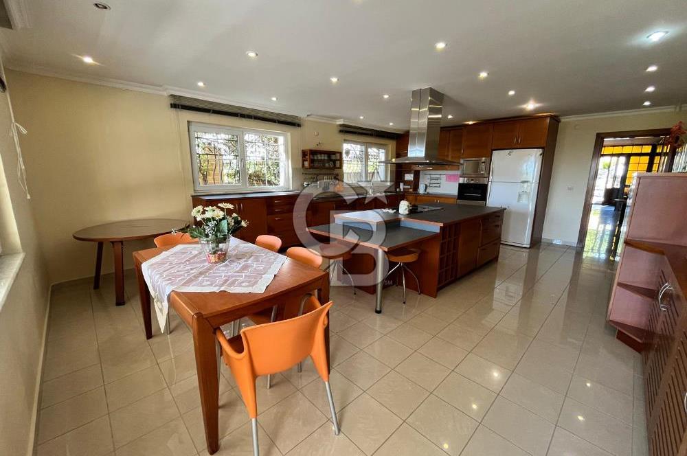 BÜYÜKÇEKMECE KUMBURGAZ'DA 2.784 M² ARSA İÇİNDE MÜSTAKİL VİLLA