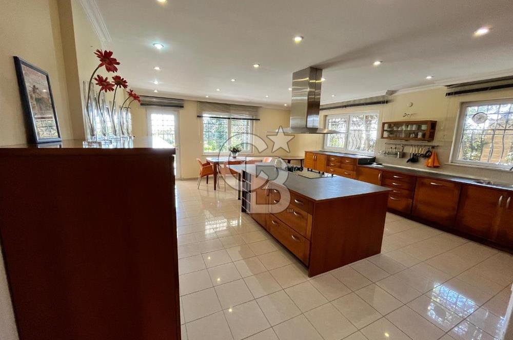BÜYÜKÇEKMECE KUMBURGAZ'DA 2.784 M² ARSA İÇİNDE MÜSTAKİL VİLLA