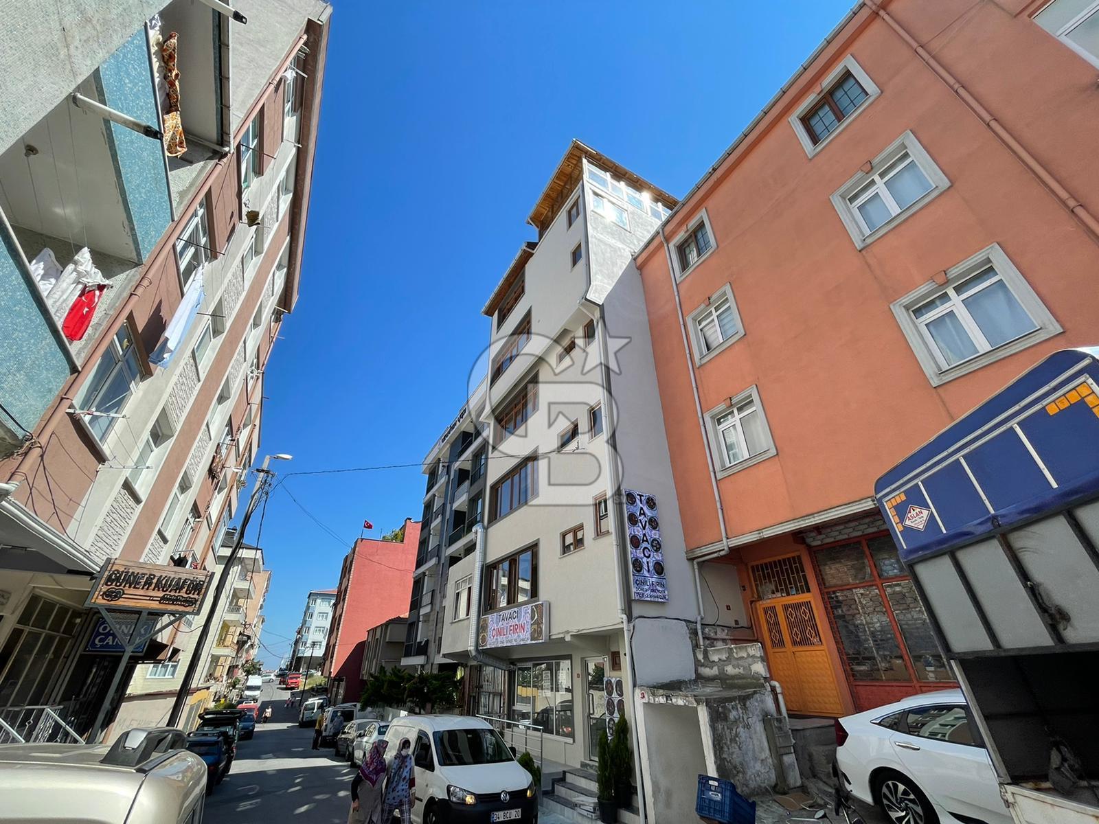 ALTINŞEHİR MAHALLESİ'NDE METROYA KOMŞU KOMPLE SATILIK BİNA