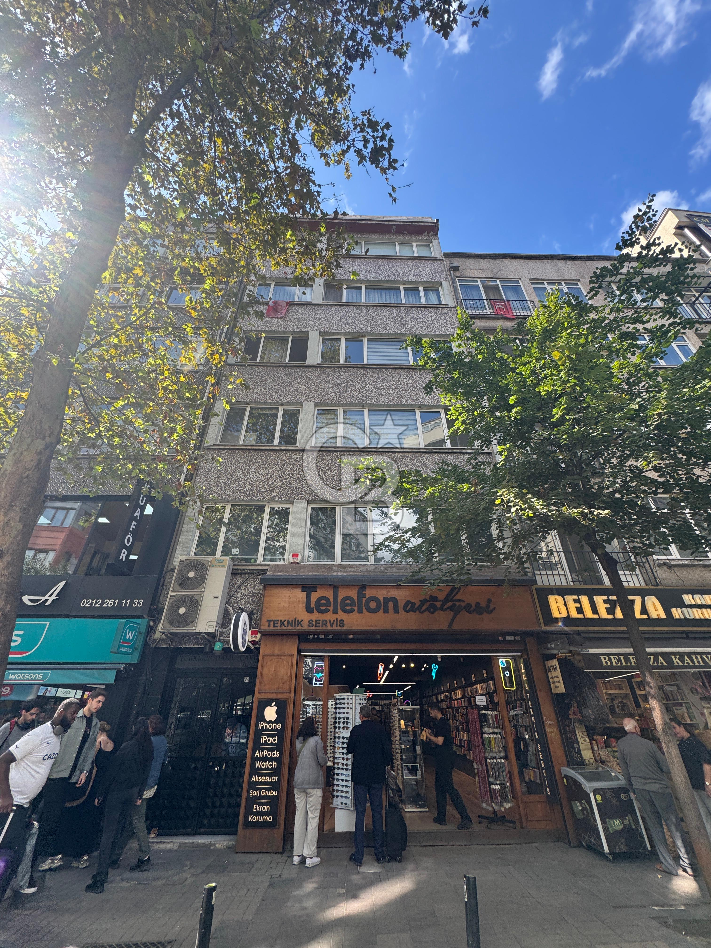 BEŞİKTAŞ TÜRKALİDE ÇARŞININ TAM ORTASINDA KOMPLE BİNA