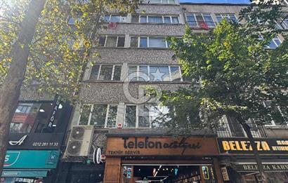 BEŞİKTAŞ TÜRKALİDE ÇARŞININ TAM ORTASINDA KOMPLE BİNA