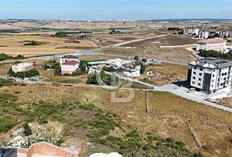 HADIMKÖY'DE 260 M² TEPE KONUMDA, KANAL MANZARALI İMARLI ARSA