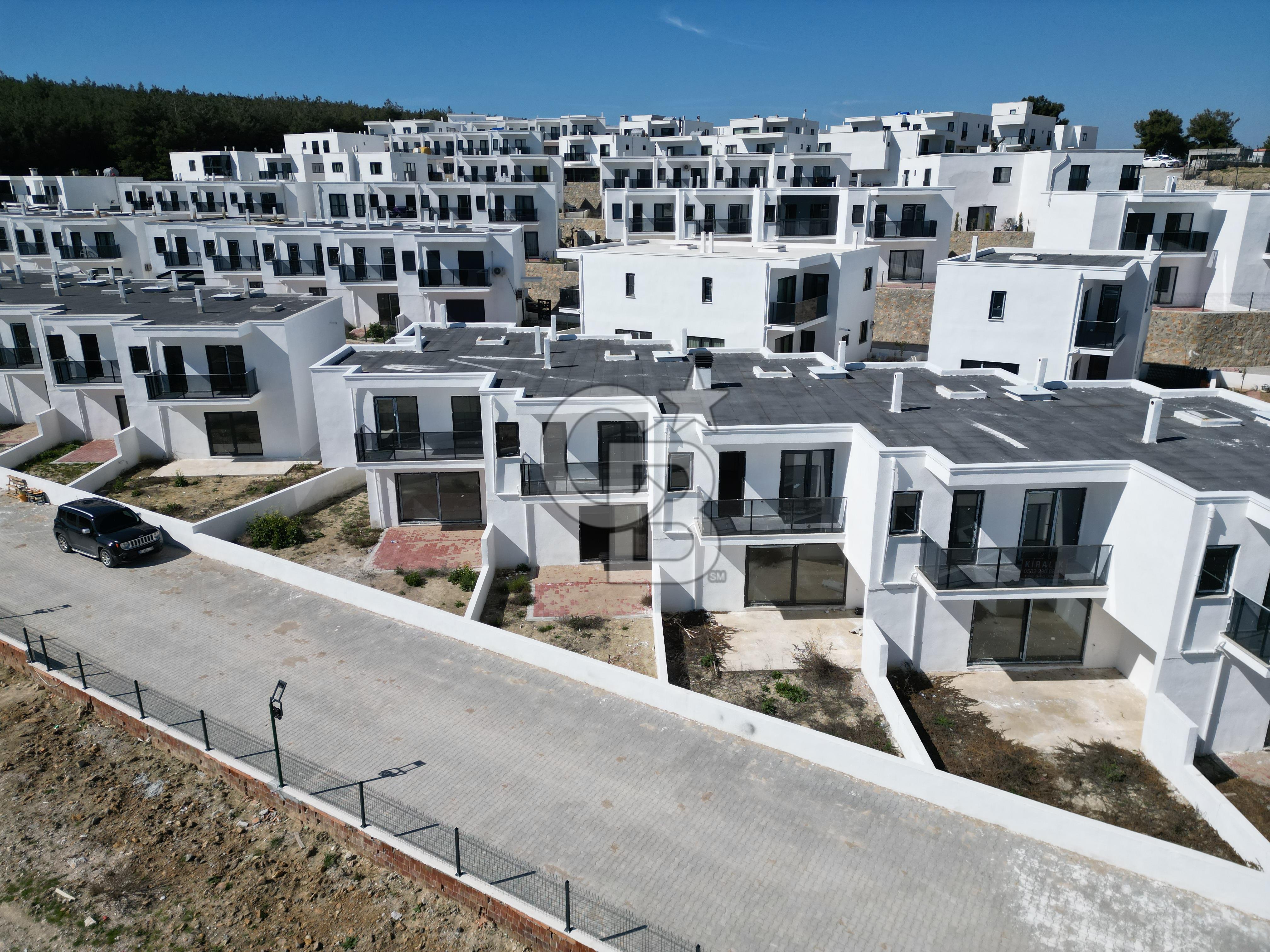 ÇANAKKALE MERKEZ ÇINARLI'DA SİTE İÇERİSİNDE KİRALIK 3+1 VİLLA