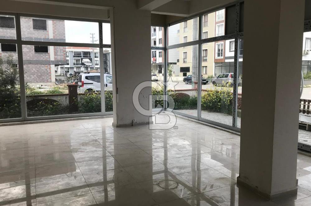 Yunusemre Muradiye'de Bahçeli Köşe Dükkan
