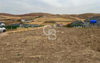 ÇUBUK İKİPINARDA 6.050 M² TEL ÇEVRİLİ ELEKTRİK YOLU OLAN TARLA