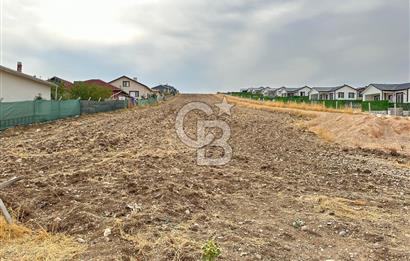 ÇUBUK İKİPINARDA 6.050 M² TEL ÇEVRİLİ ELEKTRİK YOLU OLAN TARLA