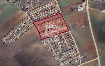 ÇUBUK İKİPINARDA 6.050 M² TEL ÇEVRİLİ ELEKTRİK YOLU OLAN TARLA