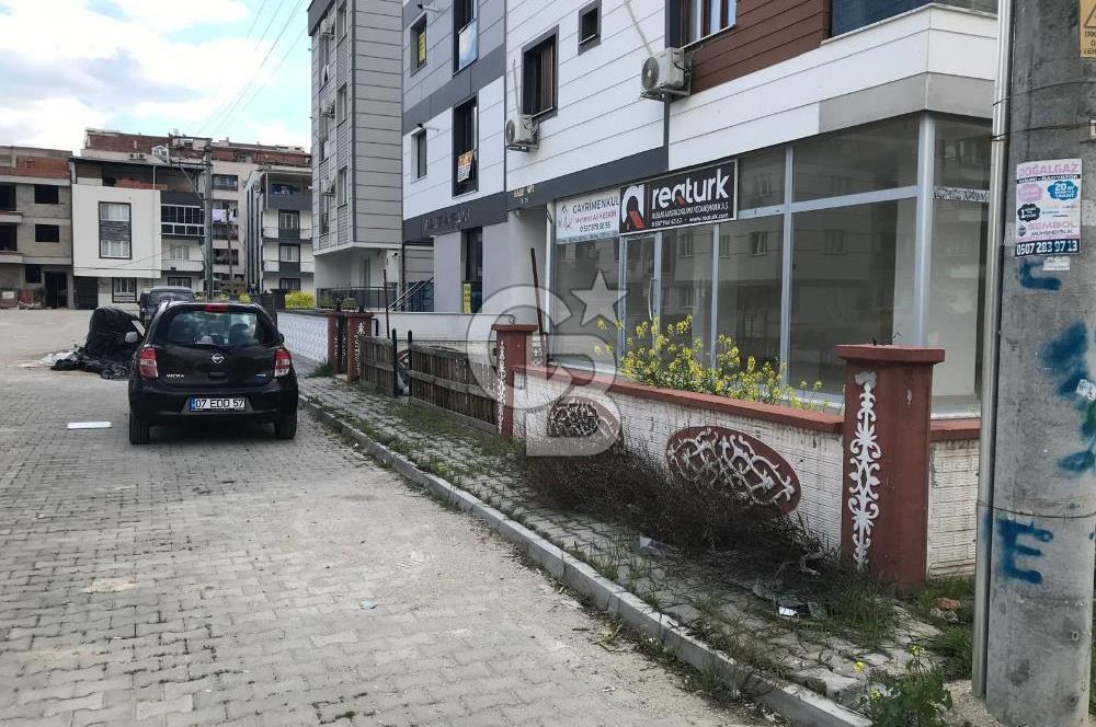 Yunusemre Muradiye'de Bahçeli Köşe Dükkan