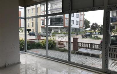 Yunusemre Muradiye'de Bahçeli Köşe Dükkan