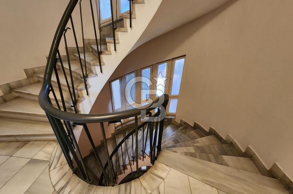 KADIKÖY MODADA 4+1 İŞYERİNE UYGUN DAİRE