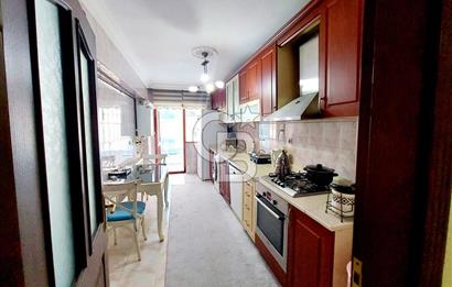 DEREBOYU CADDE'SİNDE 1.KATTA BAKIMLI VE GENİŞ 3+1 SATILIK DAİRE