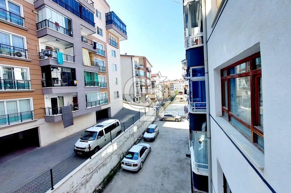 DEREBOYU CADDE'SİNDE 1.KATTA BAKIMLI VE GENİŞ 3+1 SATILIK DAİRE