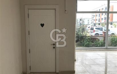 Yunusemre Muradiye'de Bahçeli Köşe Dükkan