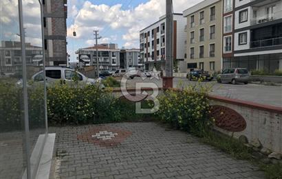 Yunusemre Muradiye'de Bahçeli Köşe Dükkan