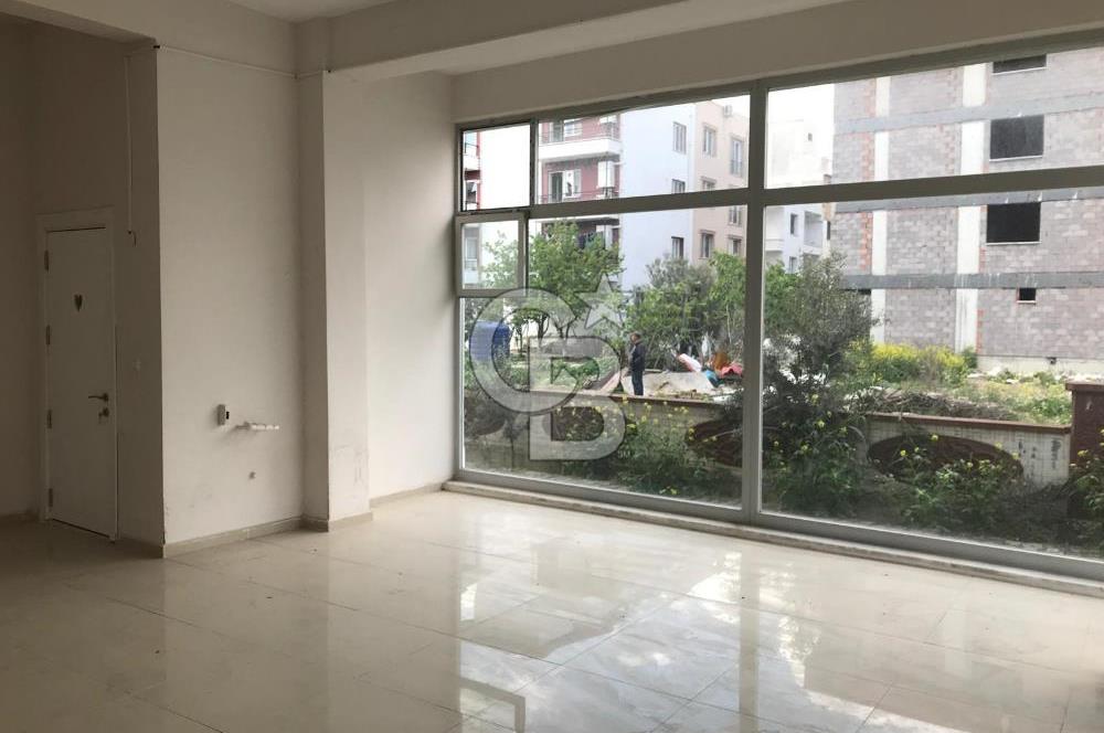 Yunusemre Muradiye'de Bahçeli Köşe Dükkan