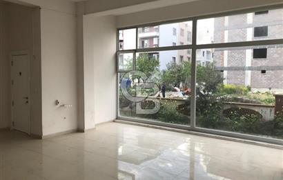 Yunusemre Muradiye'de Bahçeli Köşe Dükkan
