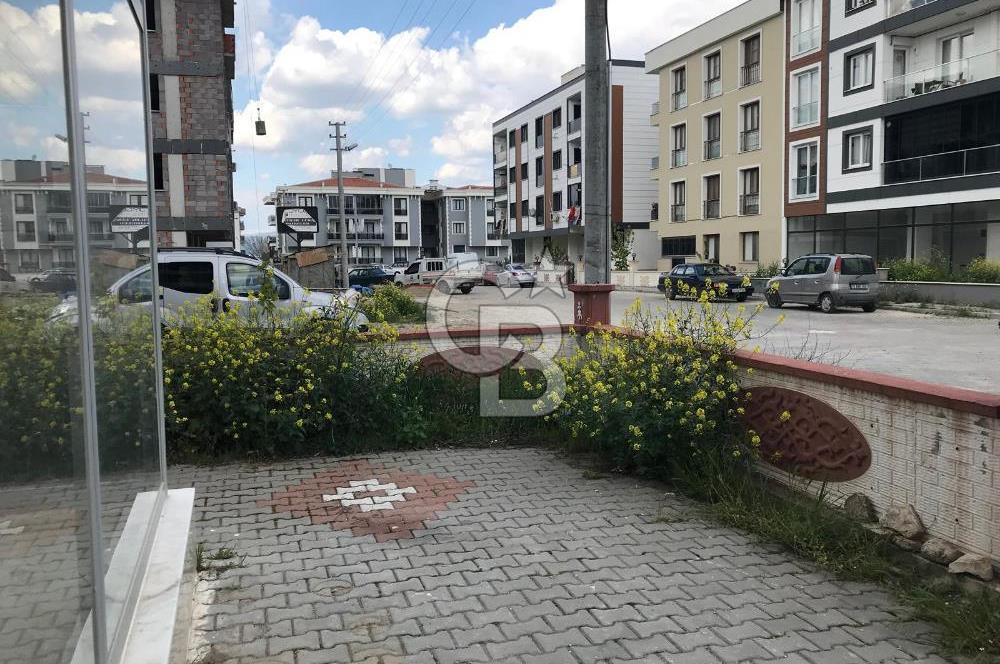 Yunusemre Muradiye'de Bahçeli Köşe Dükkan