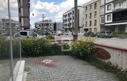 Yunusemre Muradiye'de Bahçeli Köşe Dükkan