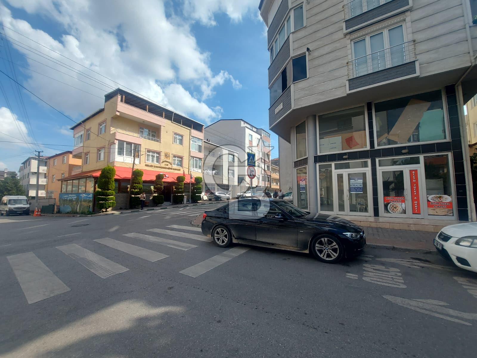 ÇAYIROVA MENDERES CAD. 55 m² KÖŞE HER İŞE UYGUN KİRALIK DÜKKAN