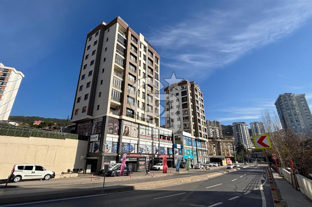 KARTAL YAKACIKTA CADDE ÜSTÜ 8 ADET İSKANLI KOMPLE SATILIK DÜKKAN