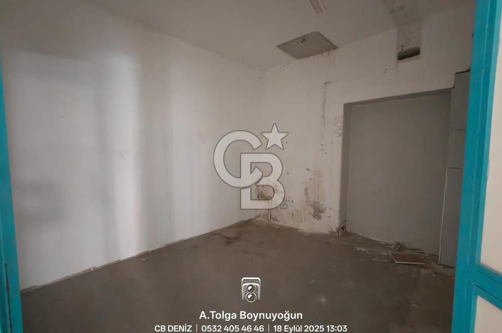 Karşıyaka Donanmacı da satılık boş dükkan