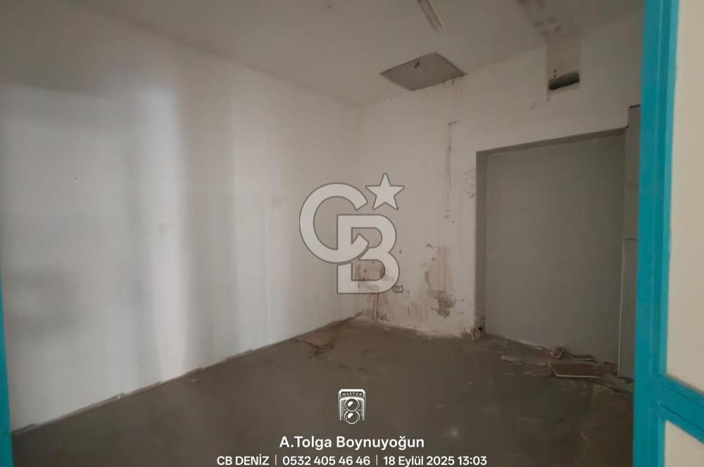 Karşıyaka Donanmacı da satılık boş dükkan