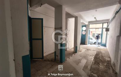 Karşıyaka Donanmacı da satılık boş dükkan