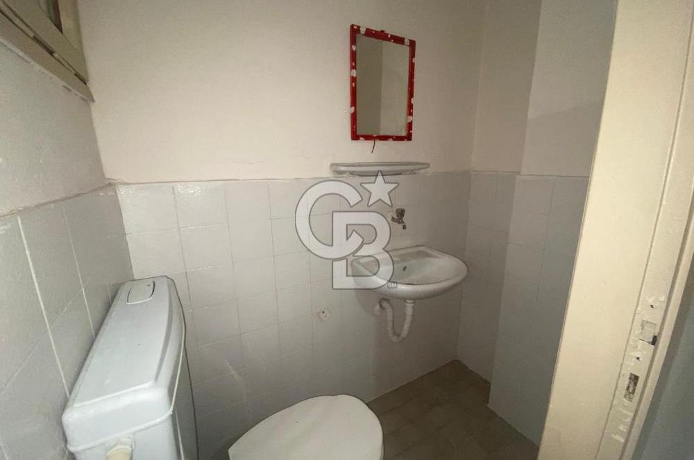Bostanlı Merkezi Konumda Kiralık 2+1 Daire