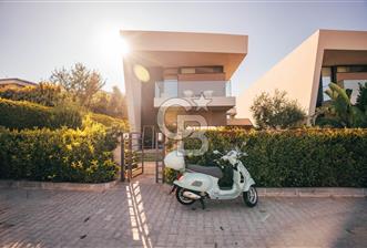 ÇEŞME BOYALIK'TA 5+1 MÜSTAKİL HAVUZLU LÜKS VİLLA