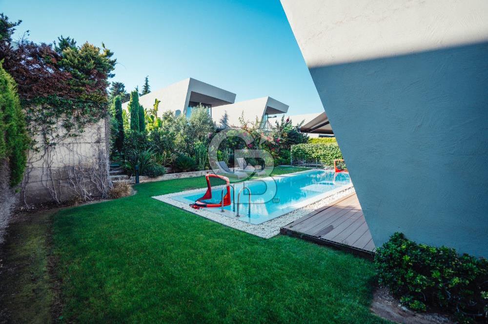 ÇEŞME BOYALIK'TA 5+1 MÜSTAKİL HAVUZLU LÜKS VİLLA