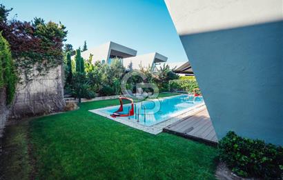 ÇEŞME BOYALIK'TA 5+1 MÜSTAKİL HAVUZLU LÜKS VİLLA