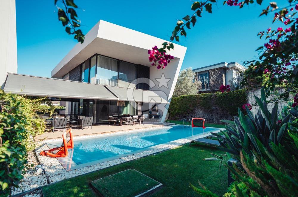 ÇEŞME BOYALIK'TA 5+1 MÜSTAKİL HAVUZLU LÜKS VİLLA