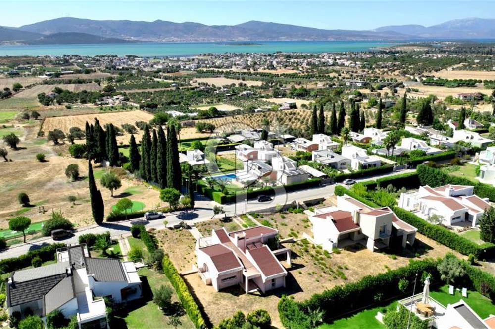URLA SIRASELVİLER SİTESİ 4+1 SATILIK VİLLA