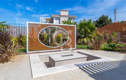 ÇEŞME OVACIK'TA MÜSTAKİL HAVUZLU MODERN LÜKS VİLLA