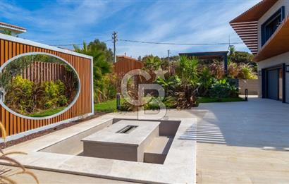 ÇEŞME OVACIK'TA MÜSTAKİL HAVUZLU MODERN LÜKS VİLLA