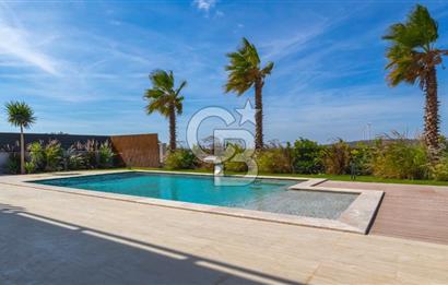 ÇEŞME OVACIK'TA MÜSTAKİL HAVUZLU MODERN LÜKS VİLLA
